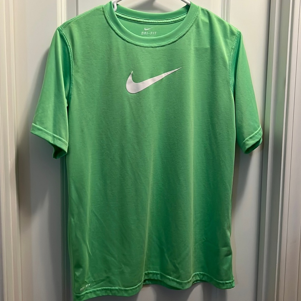 Boys Nike Dri-Fit Shirt Size XL